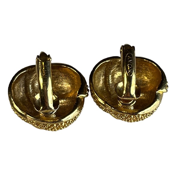 COPY - Vintage Avon Gold Tone Knot Clip On Earrings - Picture 6 of 7